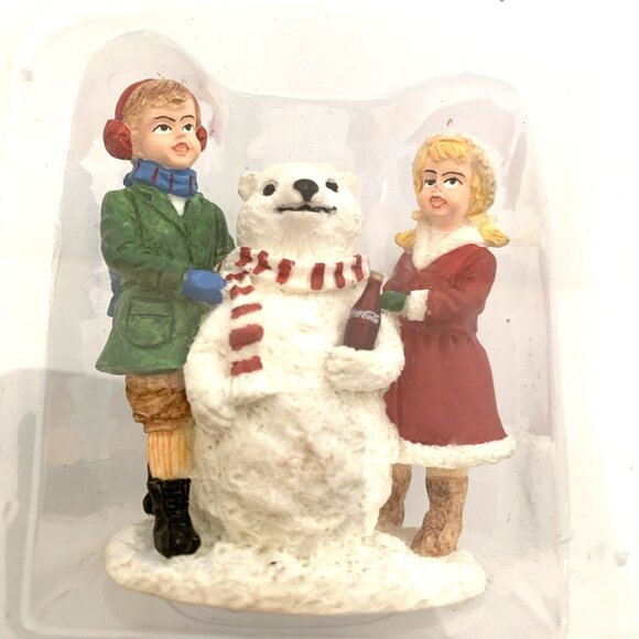 4 Coca Cola Town Square Figurines True Value Truck Snowbear & 2 Delivery Men Vtg - Picture 7 of 16